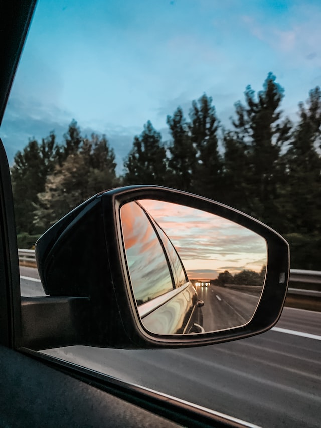 How to properly adjust your mirrors for optimal visibility while driving